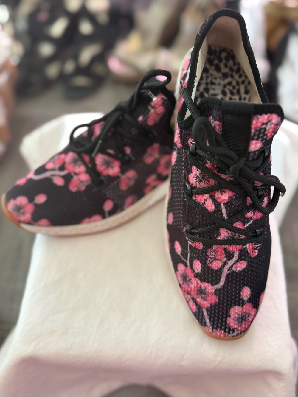 8.5 M Urban Sports J/Slides “Ophelia” Black Mesh w/Pink Cherry Blossoms